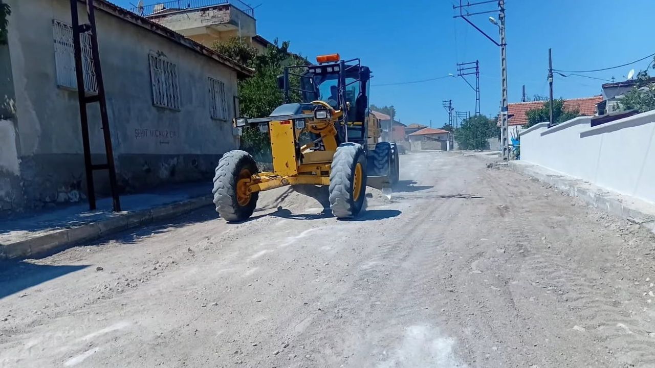 Sungurlu'da ulaşım konforu için Şehit Muammer Çakır Caddesi'ne sıcak asfalt hazırlığı