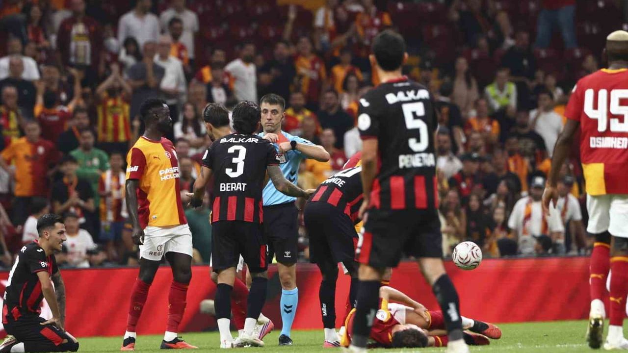 Süper Lig'de sezonun ilk kırmızı kartı Çorum FK'lı Kyziridis'e çıktı