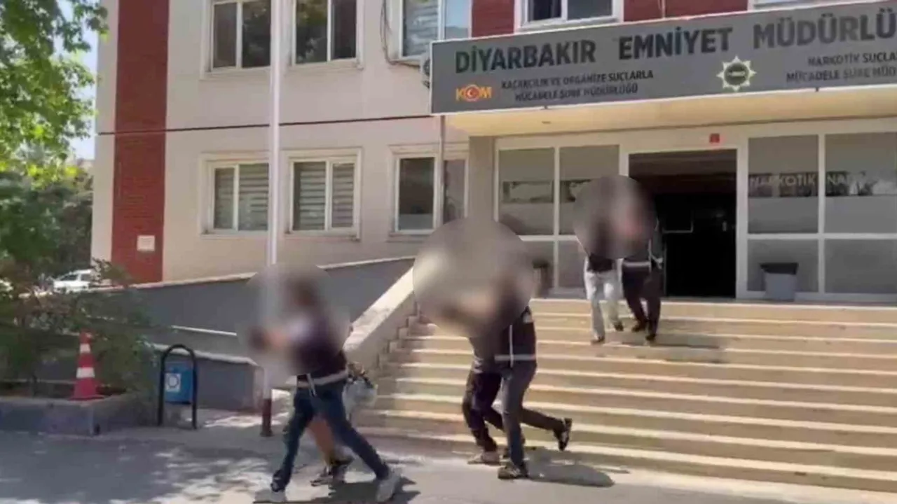 Sur ilçesinde el bombalarıyla yakalanan dört kişi tutuklandı