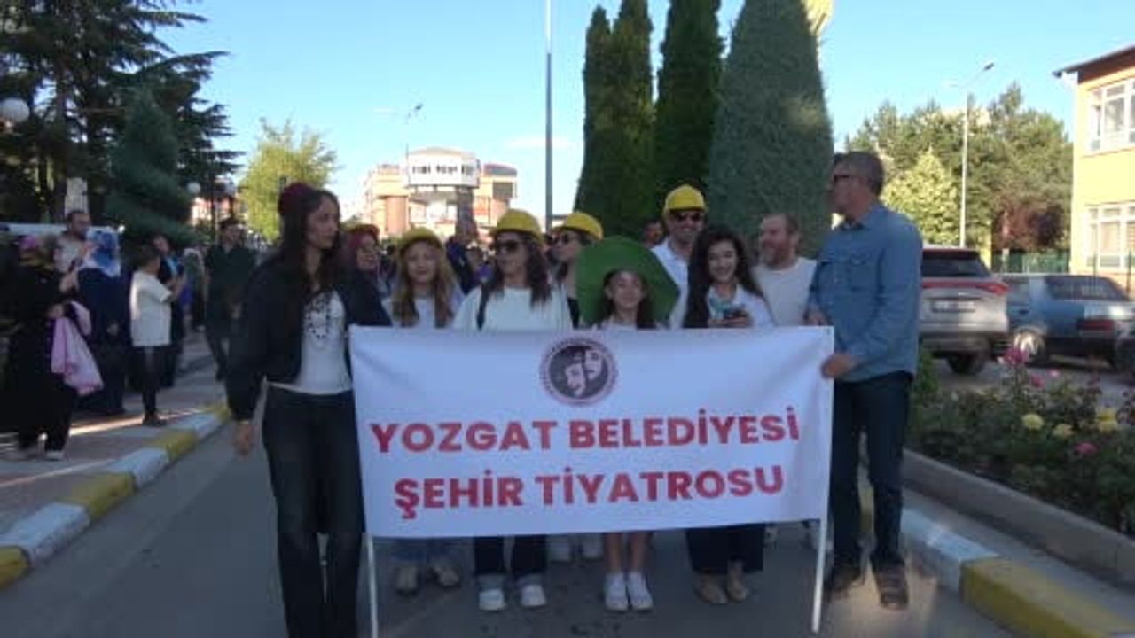 Sürmeli şenlikleri kortejle başladı, kent Meydanı üç günlük şölene ev sahipliği yapıyor