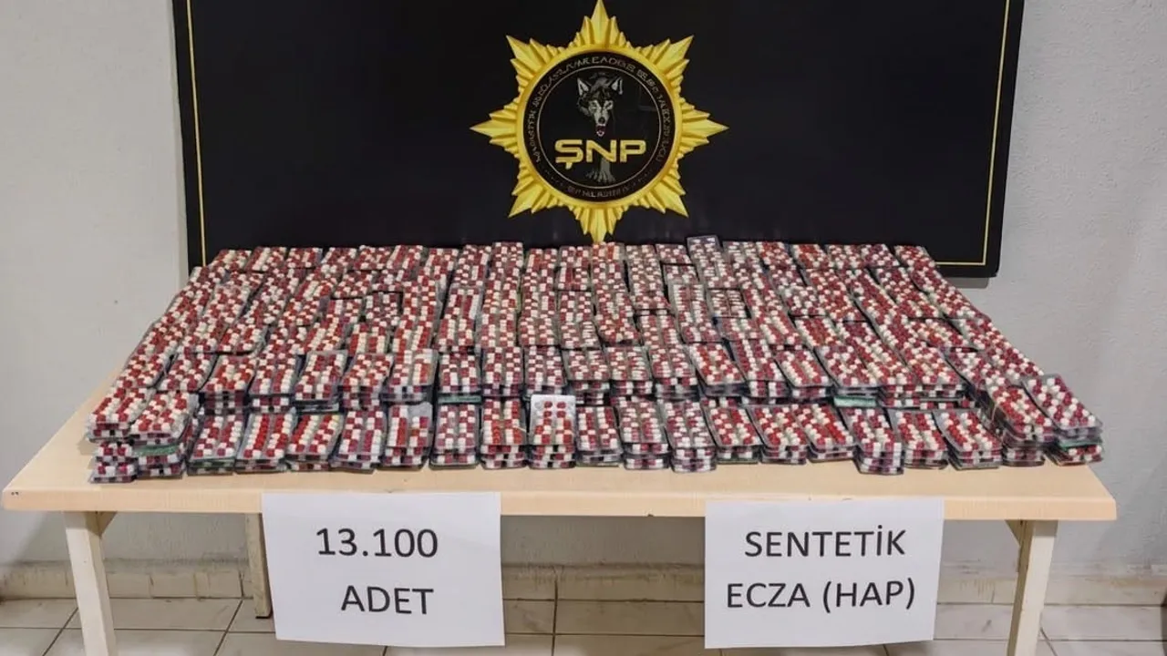 Suruç'ta yol kontrolünde yakalanan araçtan 13 bin 100 uyuşturucu hap çıktı