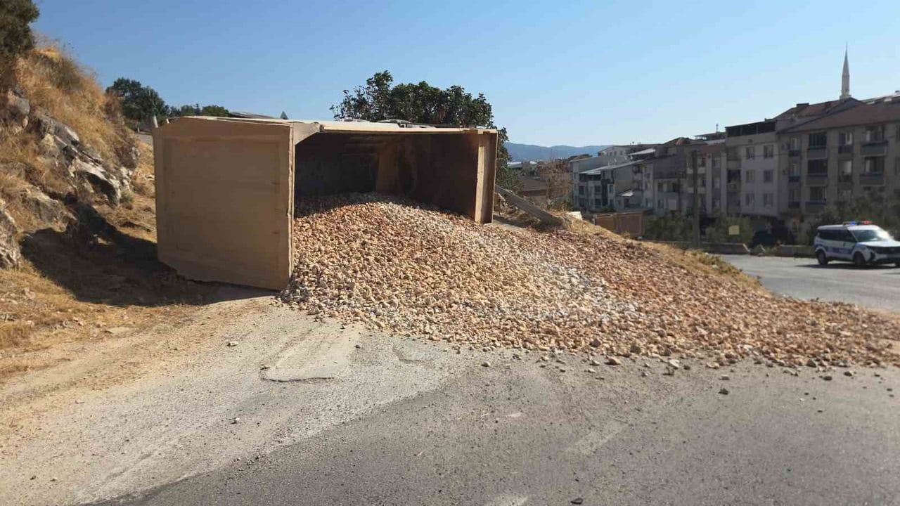 Sürücünün anlık müdahalesi mahallede faciayı engelledi