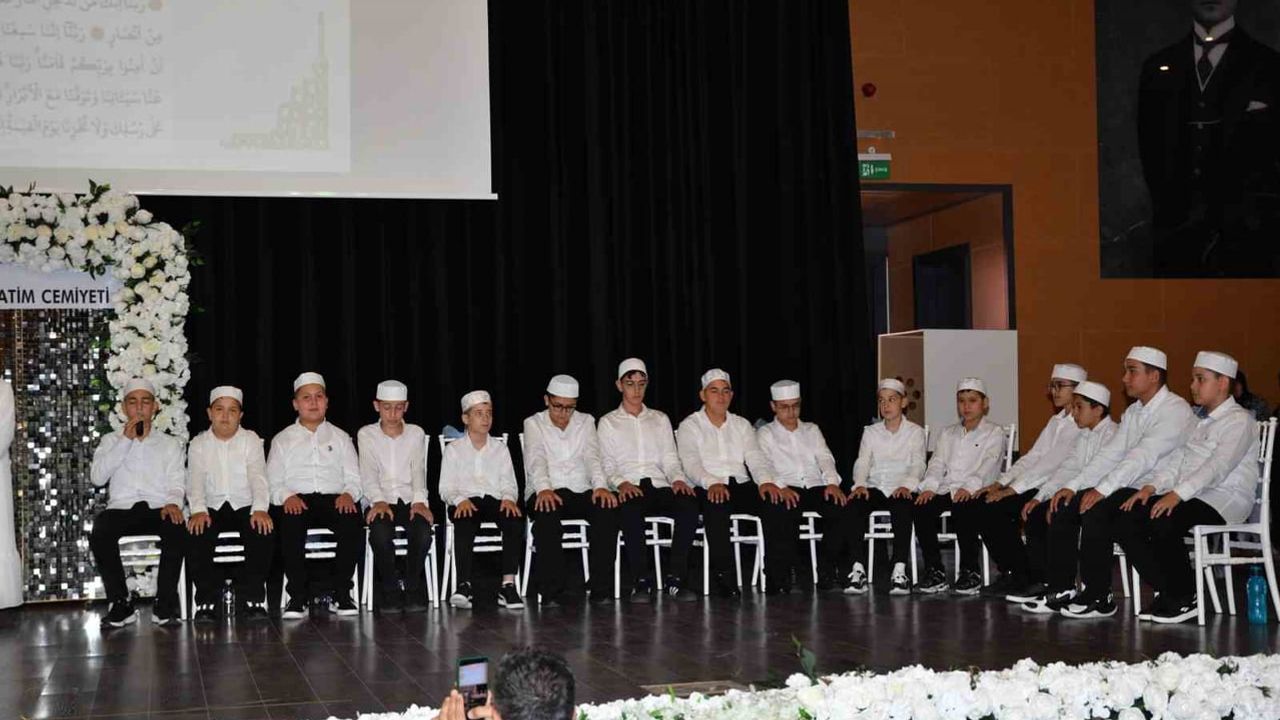 Susurluk'ta yaz Kur'an kursları hatim ve kapanış töreniyle yaklaşık 3 bin misafir huzurunda sona erdi