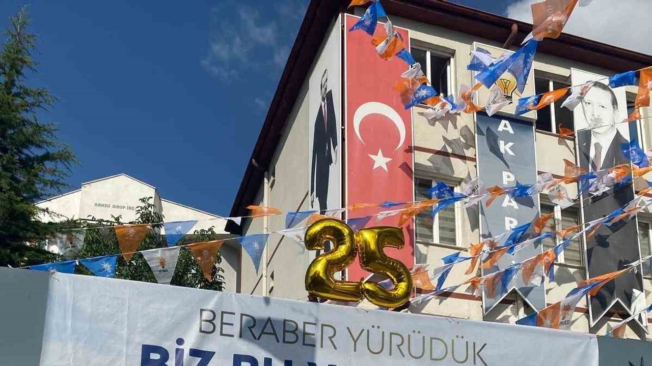 Talas'ta 25. yıl coşkusu: teşkilat bayraklarla süslendi