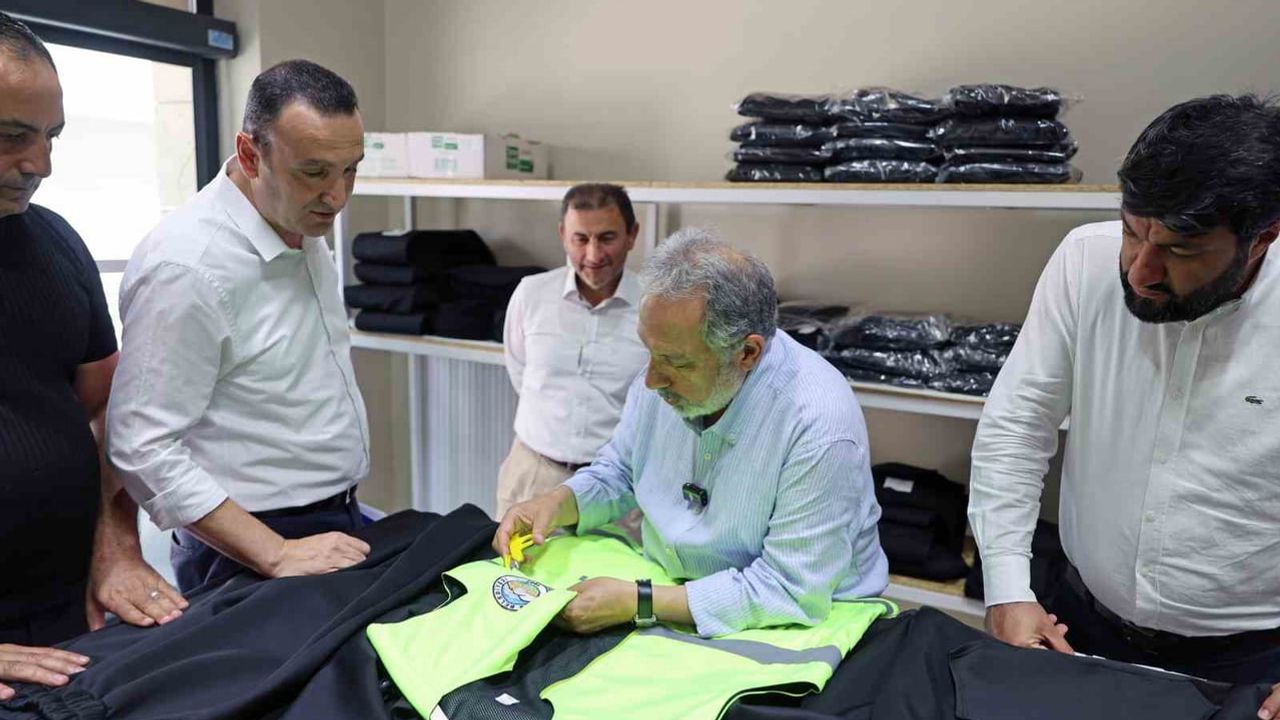 Talas’ta bağış kumaşlar atölyede ürüne dönüştü, 5 milyon lira tasarruf sağlandı