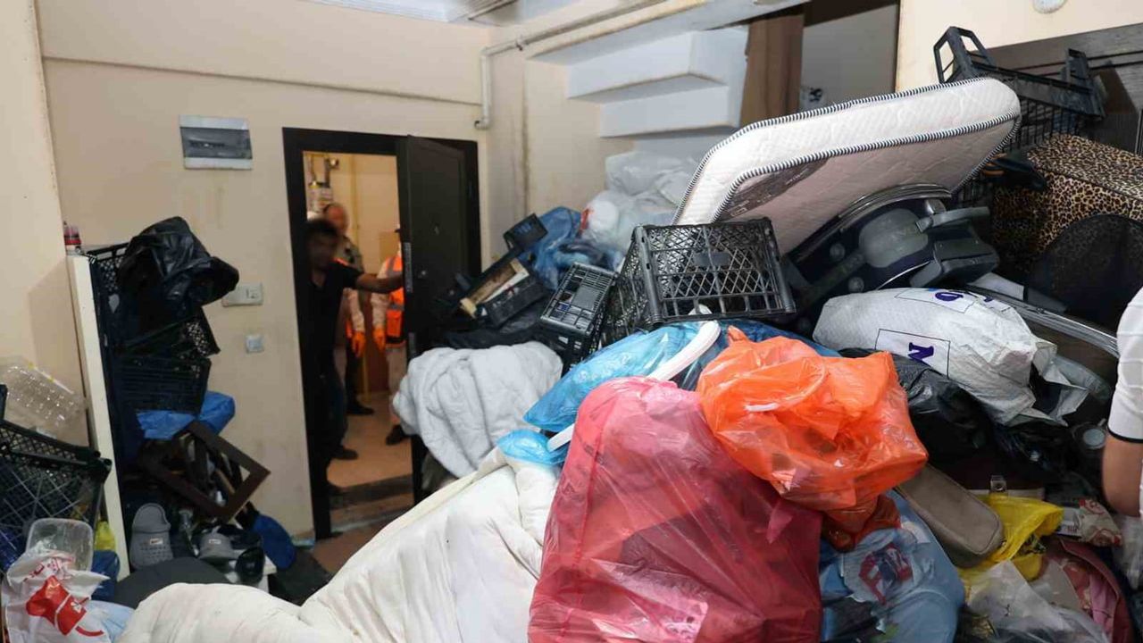 Talas'ta çöp evden 5 kamyon atık çıkarıldı, aile sağlık kuruluşuna alındı