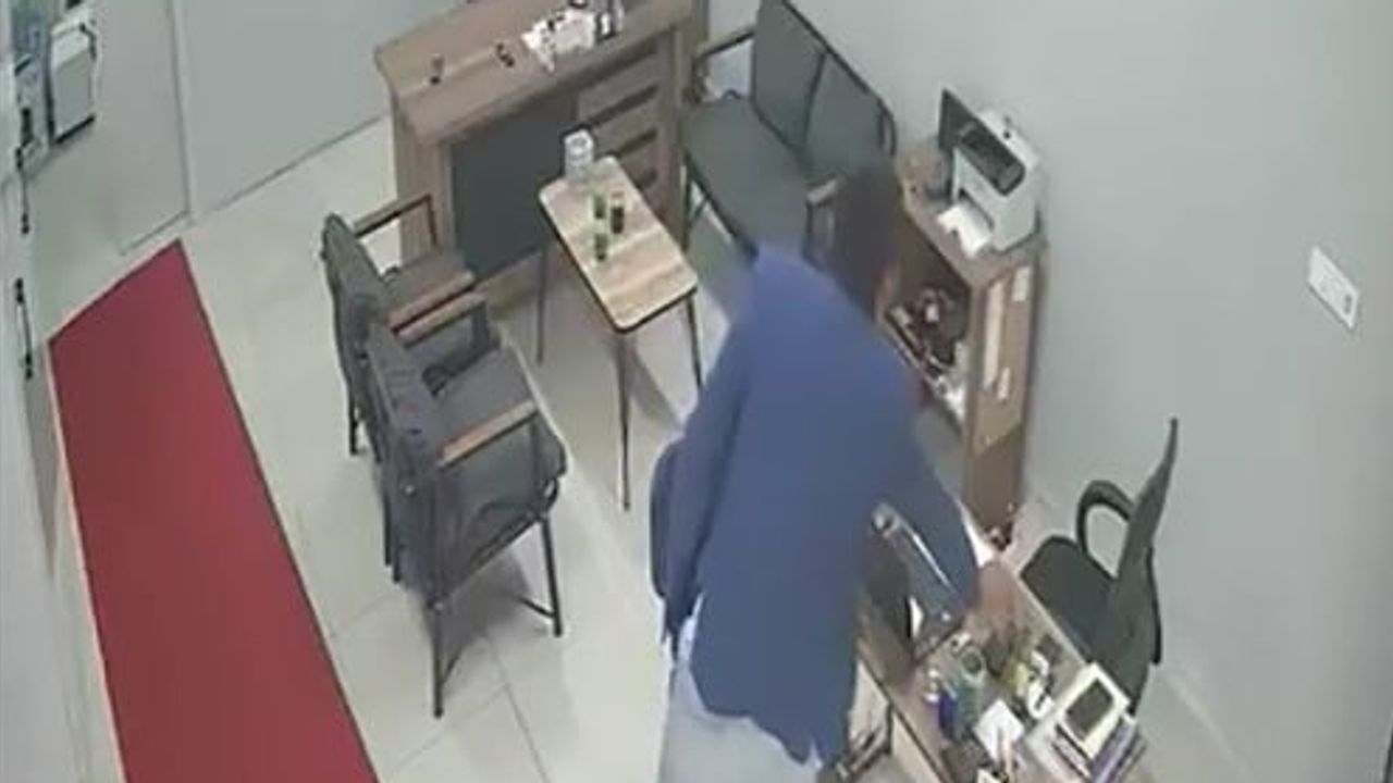 Tamirhanede masa üstünden alınan telefon güvenlik kayıtlarına yansıdı