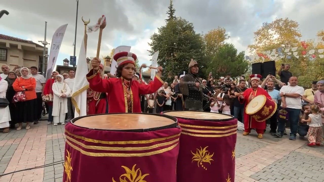 tarihi atmosferde mehter coşkusu: minik mehterciler ve kılıç-kalkan gösterisi öne çıktı