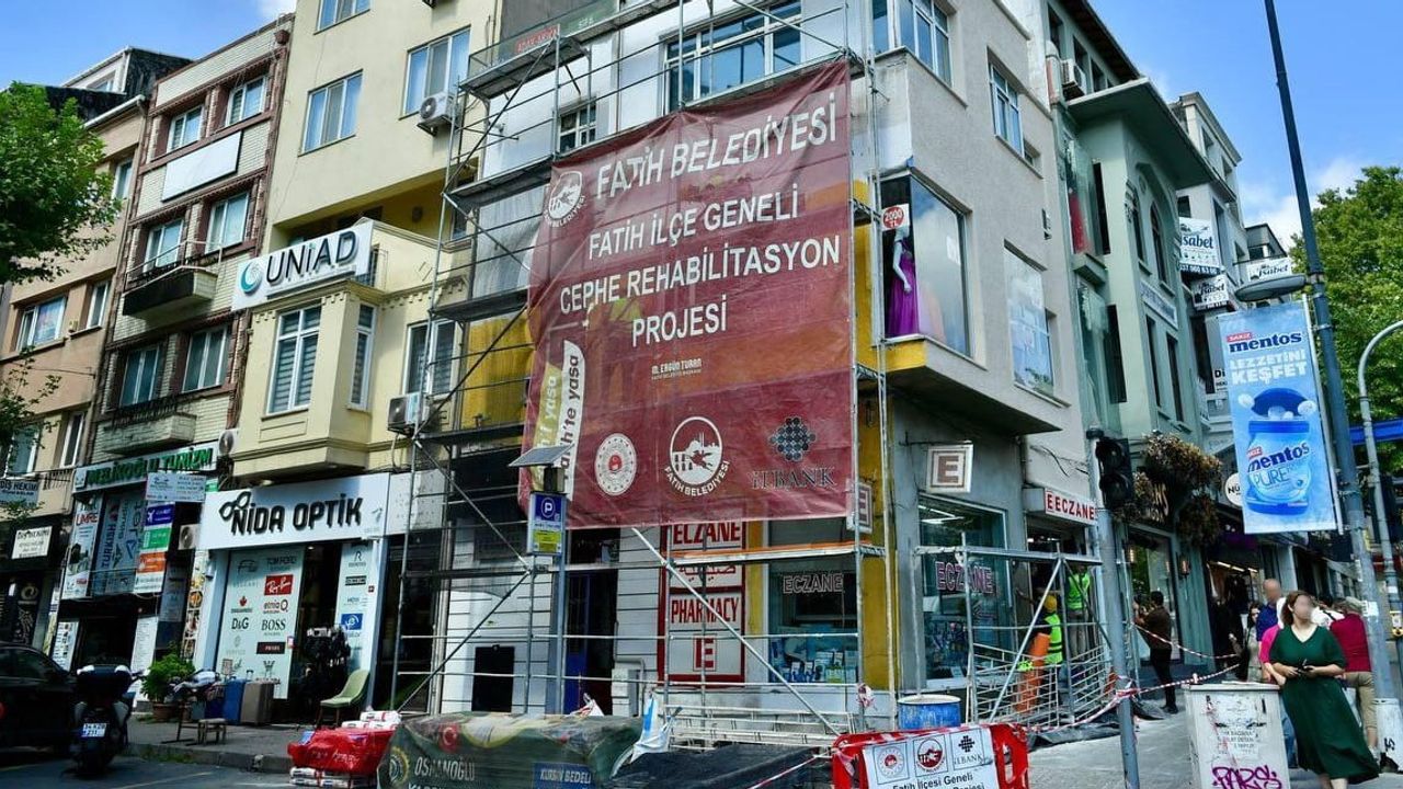 Tarihi sokaklara yeni yüz: Fatih’te 92 binanın cepheleri yenileniyor