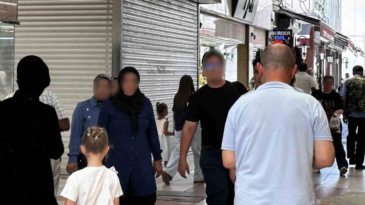 Tarihi Uzun Çarşı’da güven kaybı: kuyumcunun kepenk kapatması 20 kişiyi mağdur etti