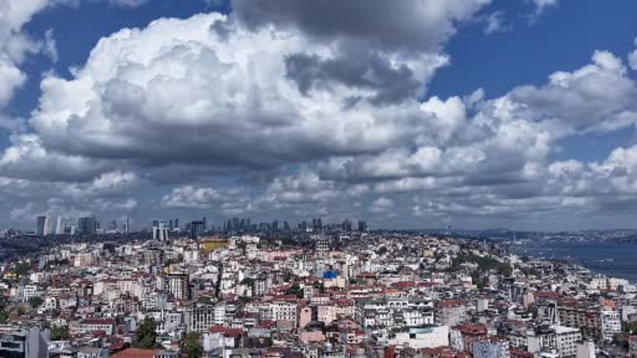 Tarihi yarımada üzerinde bulutların dansı: İstanbul öğleden sonra serinledi