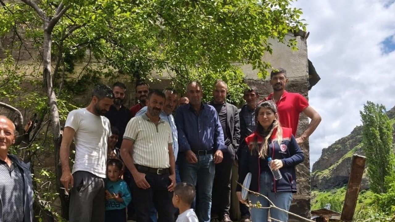 Tarım ekipleri Erzurum'da hasat ve anızla mücadelede sahaya indi