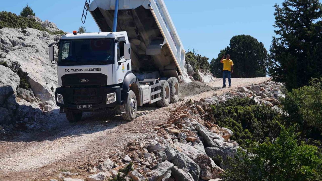 Tarsus'ta kırsal mahalle yolları bakım ve düzenlemeyle kolaylaşıyor