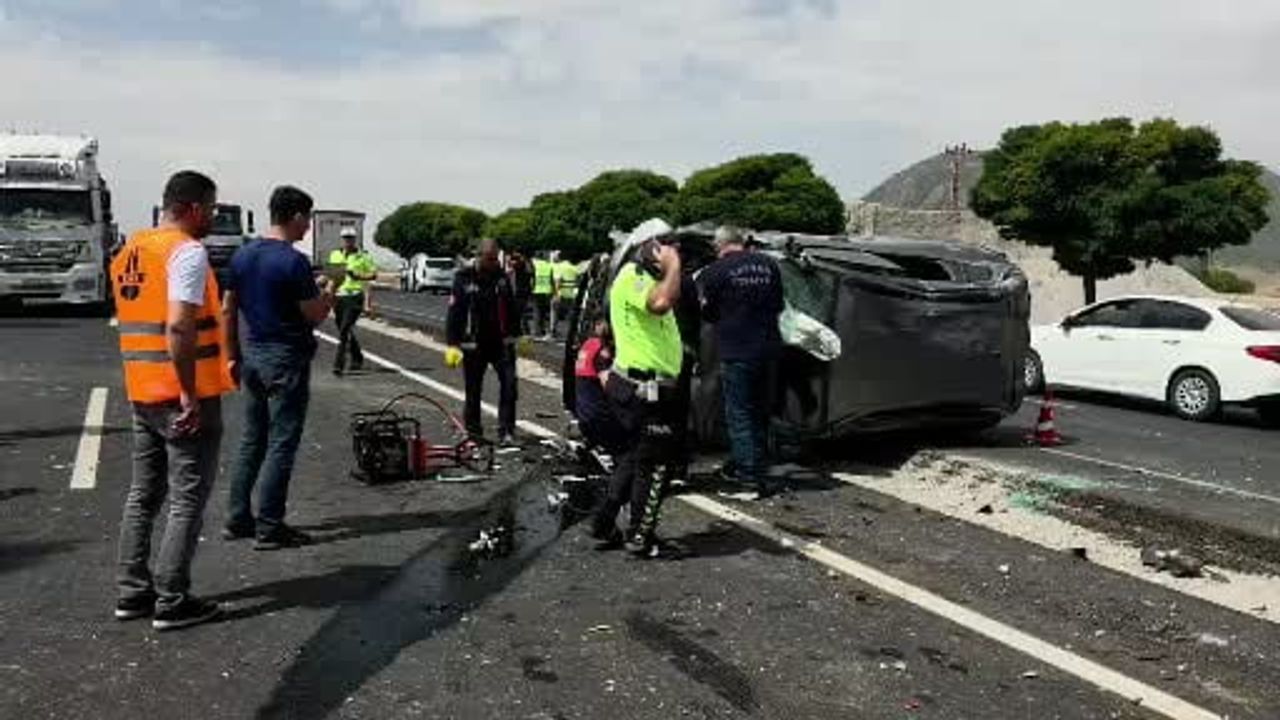 Tatvan'da sanayi yolu çarpışması: 28 yaşındaki sürücü ağır yaralandı