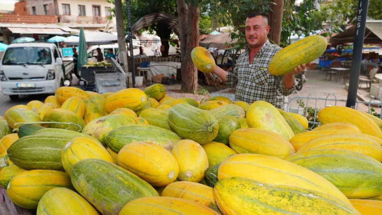 Tavana sığınan tohumdan doğan kavun, Karaoğlanlı'nın tadını geri getirdi