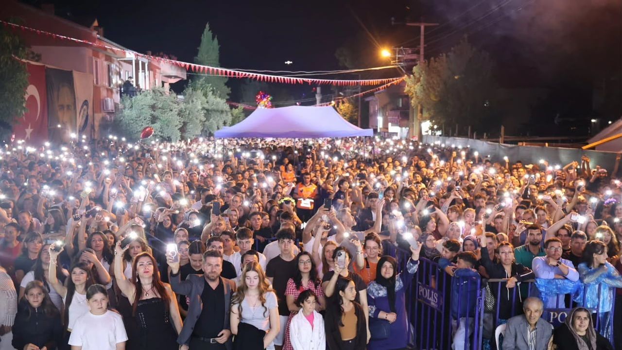 Tavas’ta müzik ve kültür bir arada: Merve Özbey’den renkli gece