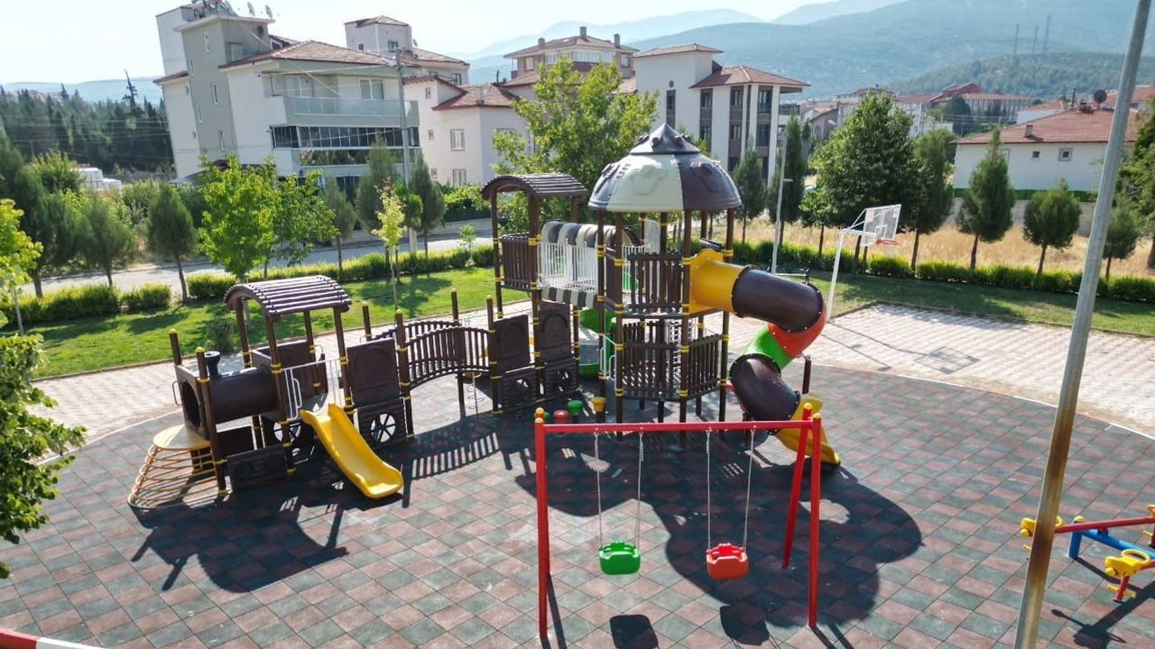 Tavas'ta parklar çocuklara göre yenileniyor: güvenlik ve konfor öne çıktı