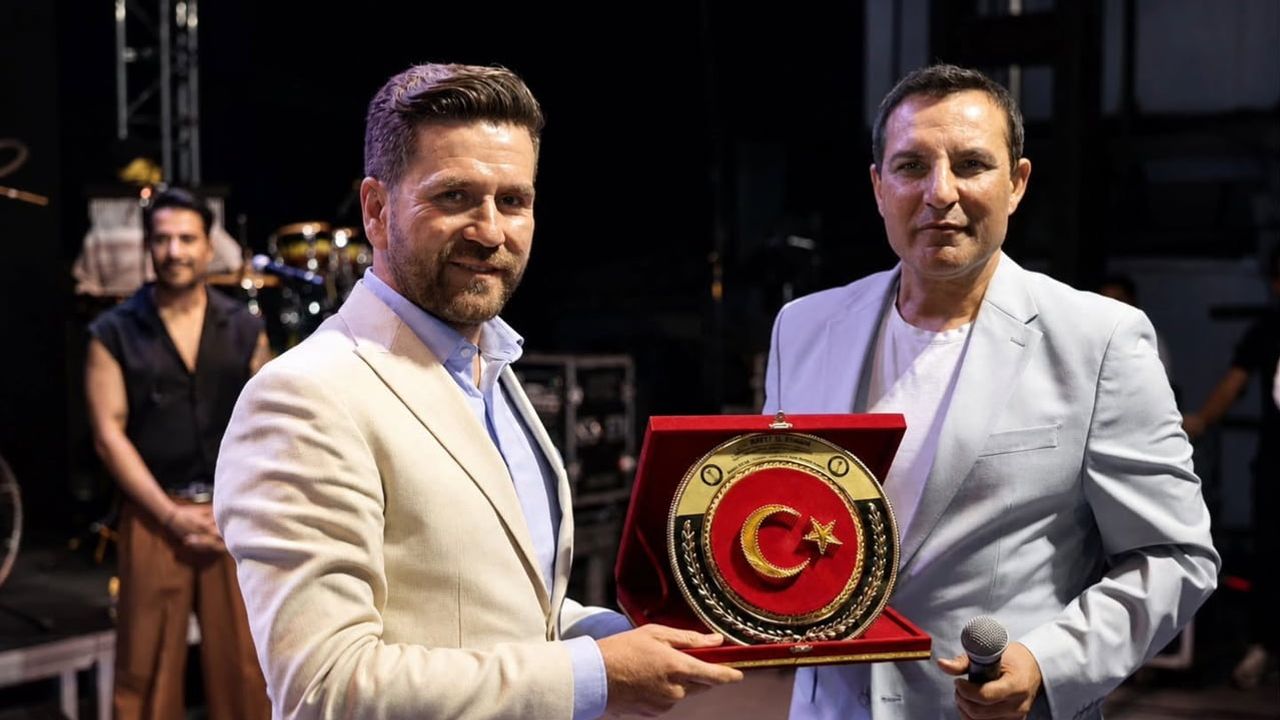 Tavas'ta zeybek festivali Rafet El Roman'la coştu