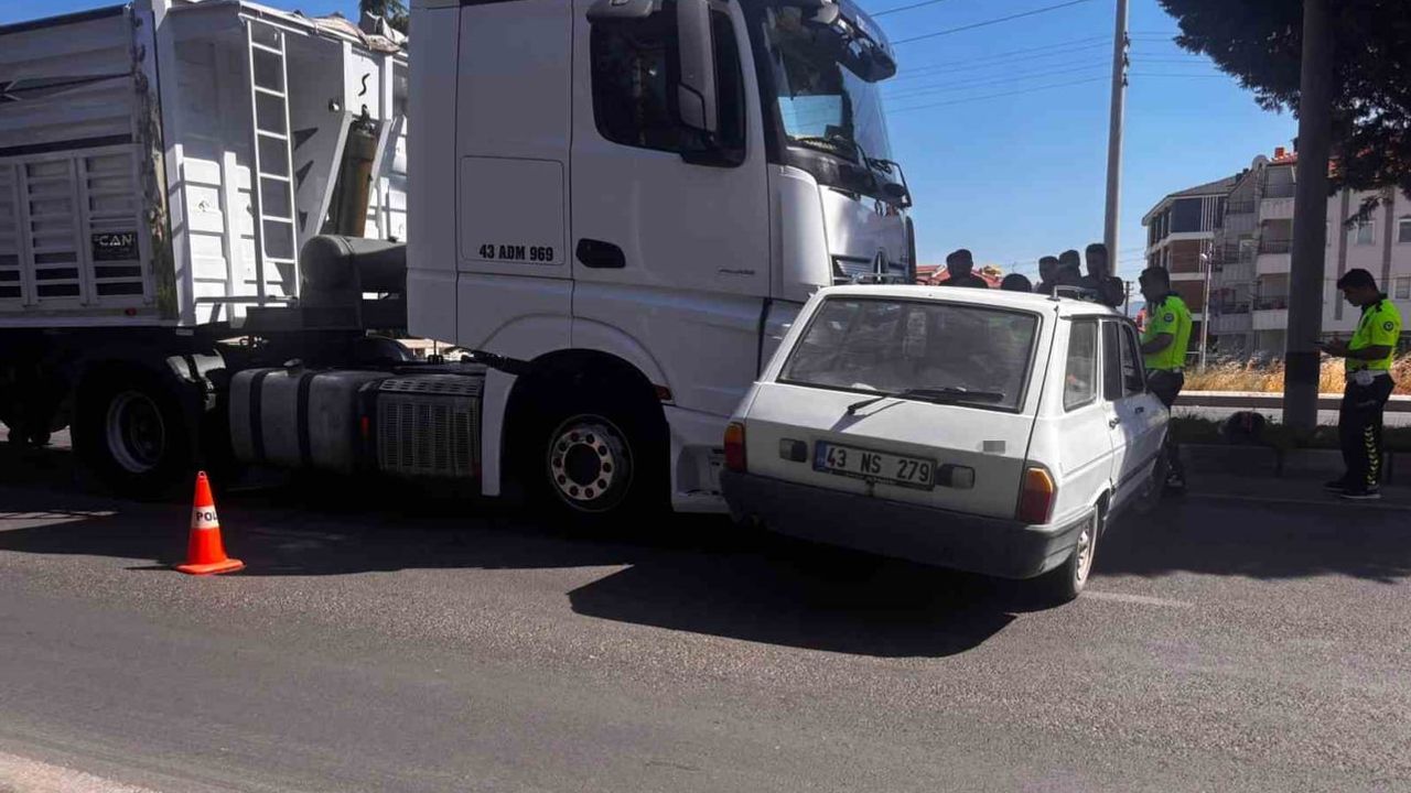 Tavşanlı adliye önü kazası: çekici ile otomobilde iki yaralı