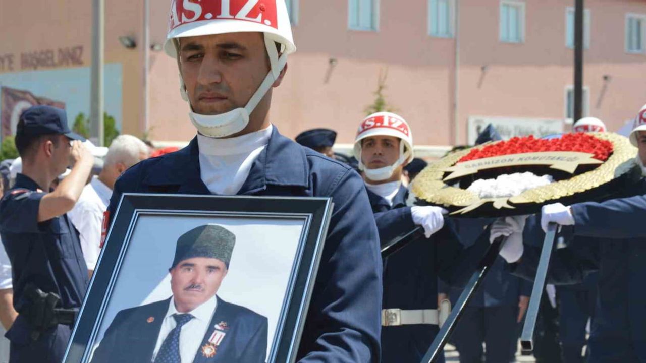 Tavşanlı'da gazi Ali Hikmet Altan askeri törenle uğurlandı