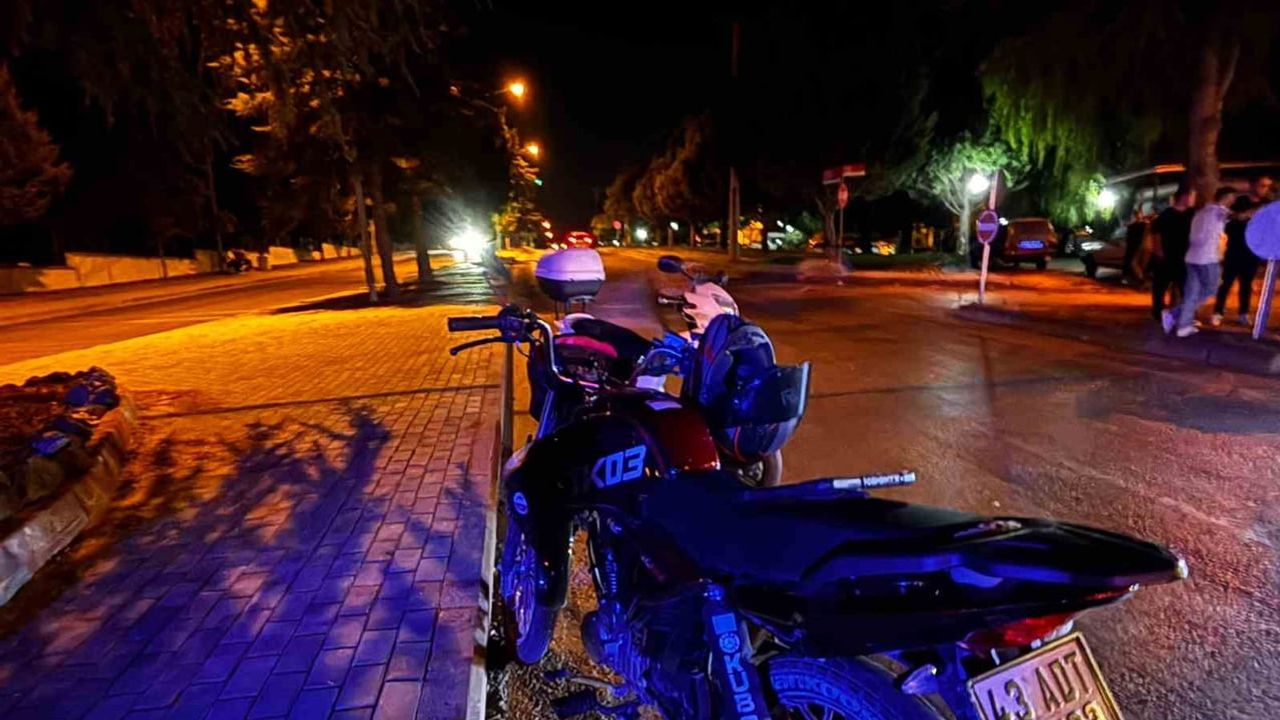 Tavşanlı'da kavşakta çarpışma: iki motosiklet sürücüsü yaralandı