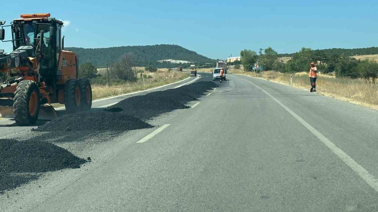 Tavşanlı-Emet yolunda yenileme çalışması ulaşımı kontrollü kılıyor