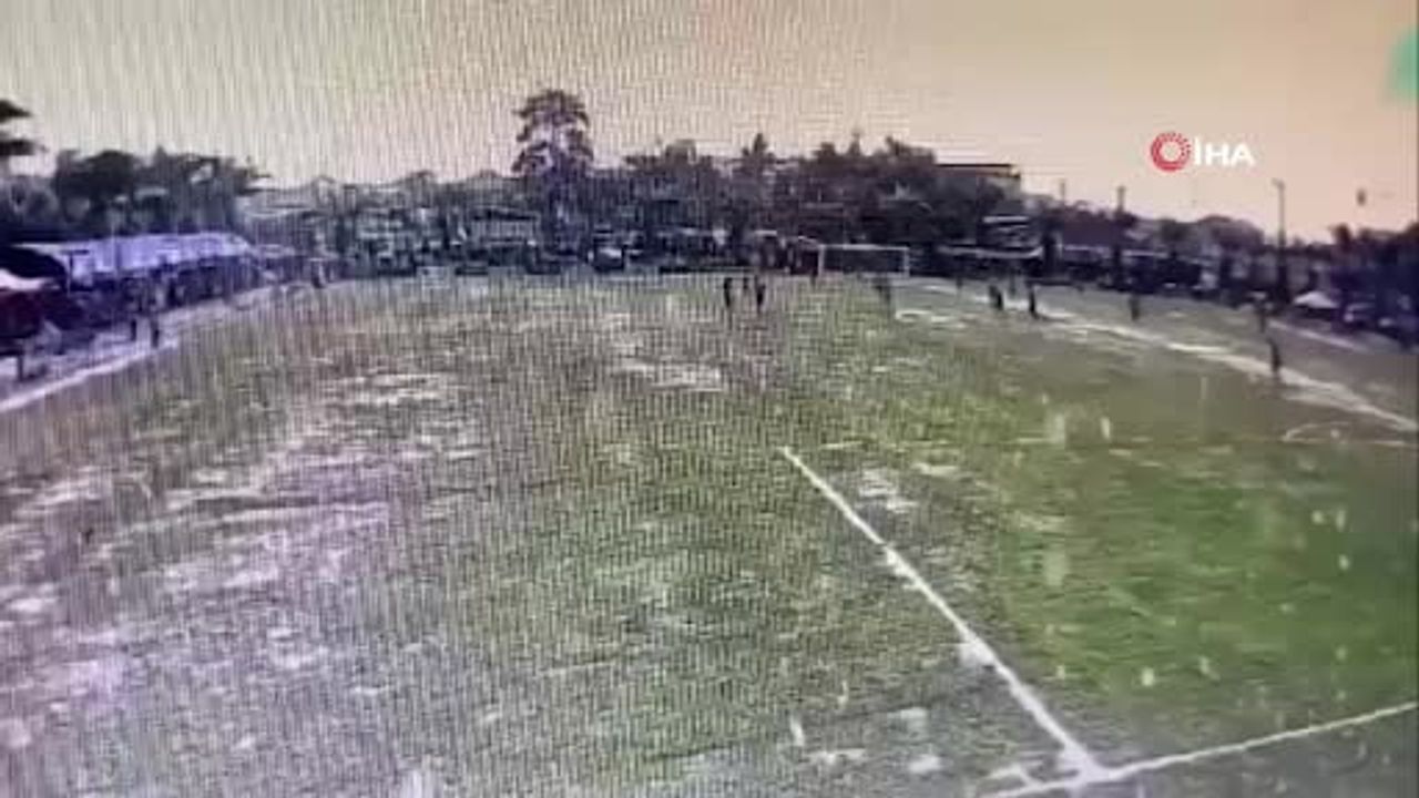 Tayland'da yağmur altındaki maçta yıldırım isabeti: FC Yala oyuncusu yaşamını yitirdi
