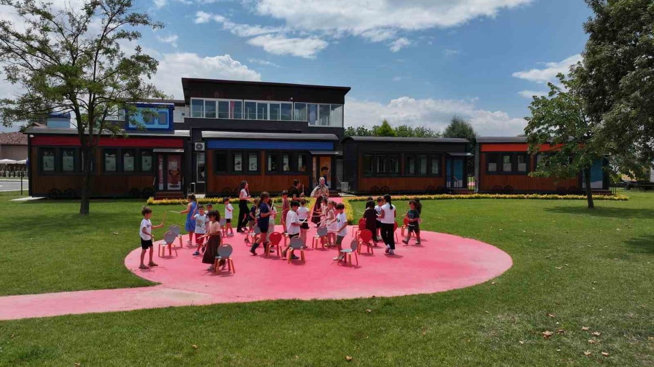 Tek kampüste aileye bütünsel destek sunan yaşam modeli