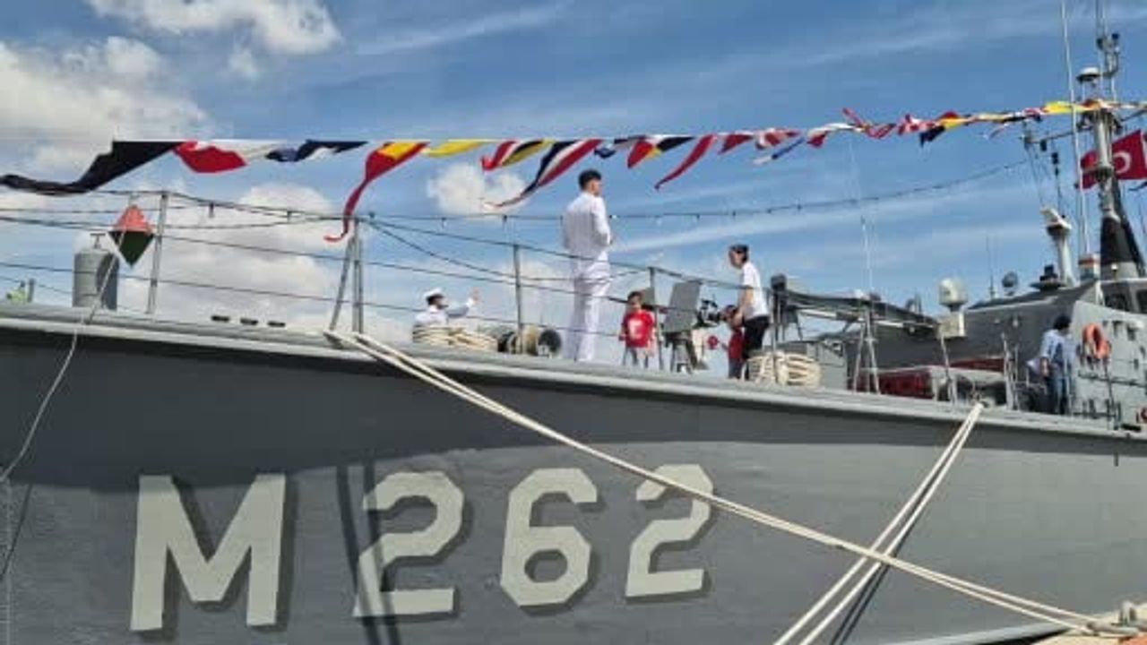Tekirdağ limanında TCG Enez halkla buluştu