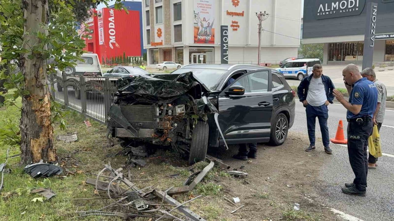 Tekkeköy'de suv ile otomobil çarpıştı, iki sürücü yaralandı