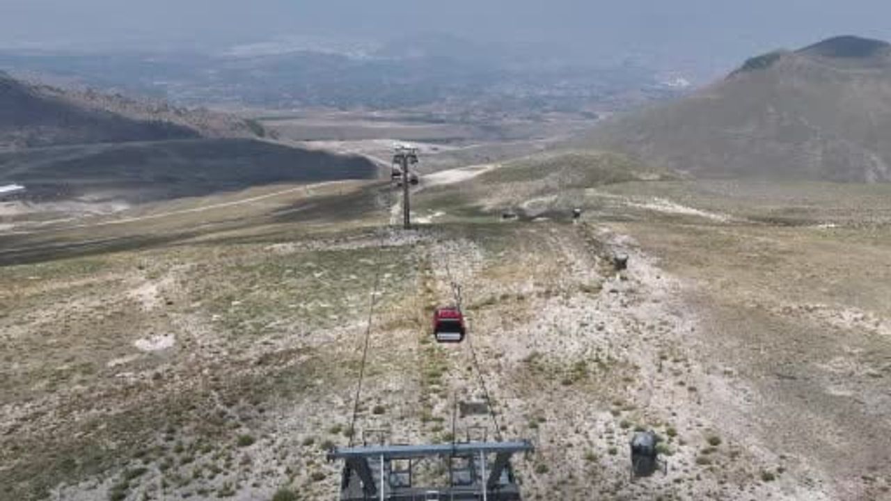 Teleferikte sabah: Erciyes'in Hacılar Kapı'da 2636 metrede kahvaltı