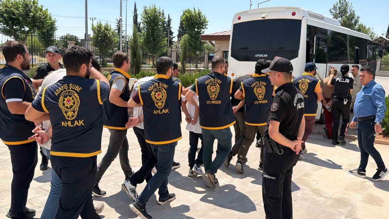 Telefon dolandırıcılığıyla 4,3 milyon lira çaldıkları iddiasıyla 6 kişi tutuklandı
