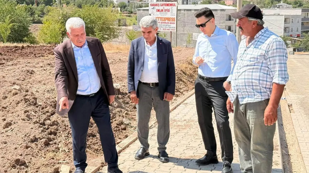 Tepe Mahallesi'nde 500 konutun yol sorunu parke çalışmasıyla çözülüyor