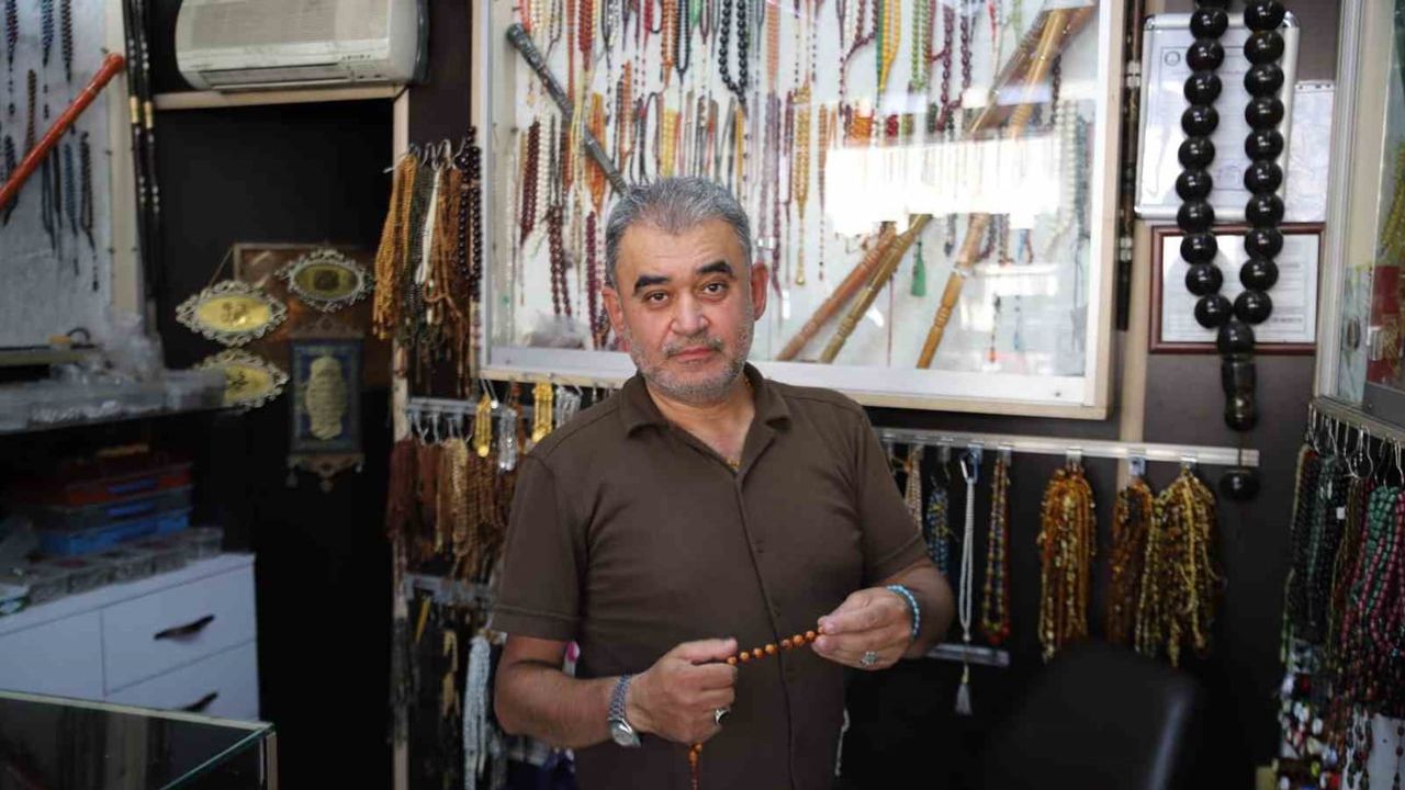 Tespihle kendini bulan memur: Fatih Acem'in hobisi yaşamına renk katıyor