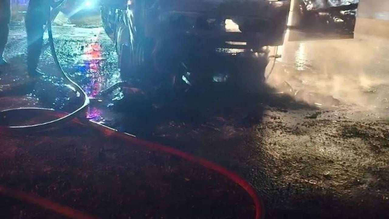 Tırda çıkan alevler Belen Kıcı mevkiinde aracı kullanılamaz hale getirdi