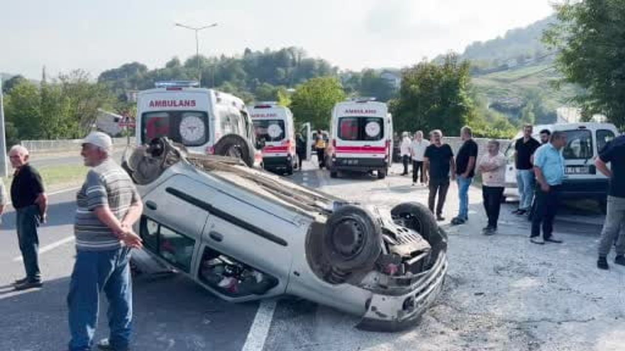 Tırla çarpışma sonrası otomobil takla attı, dört kişi yaralandı