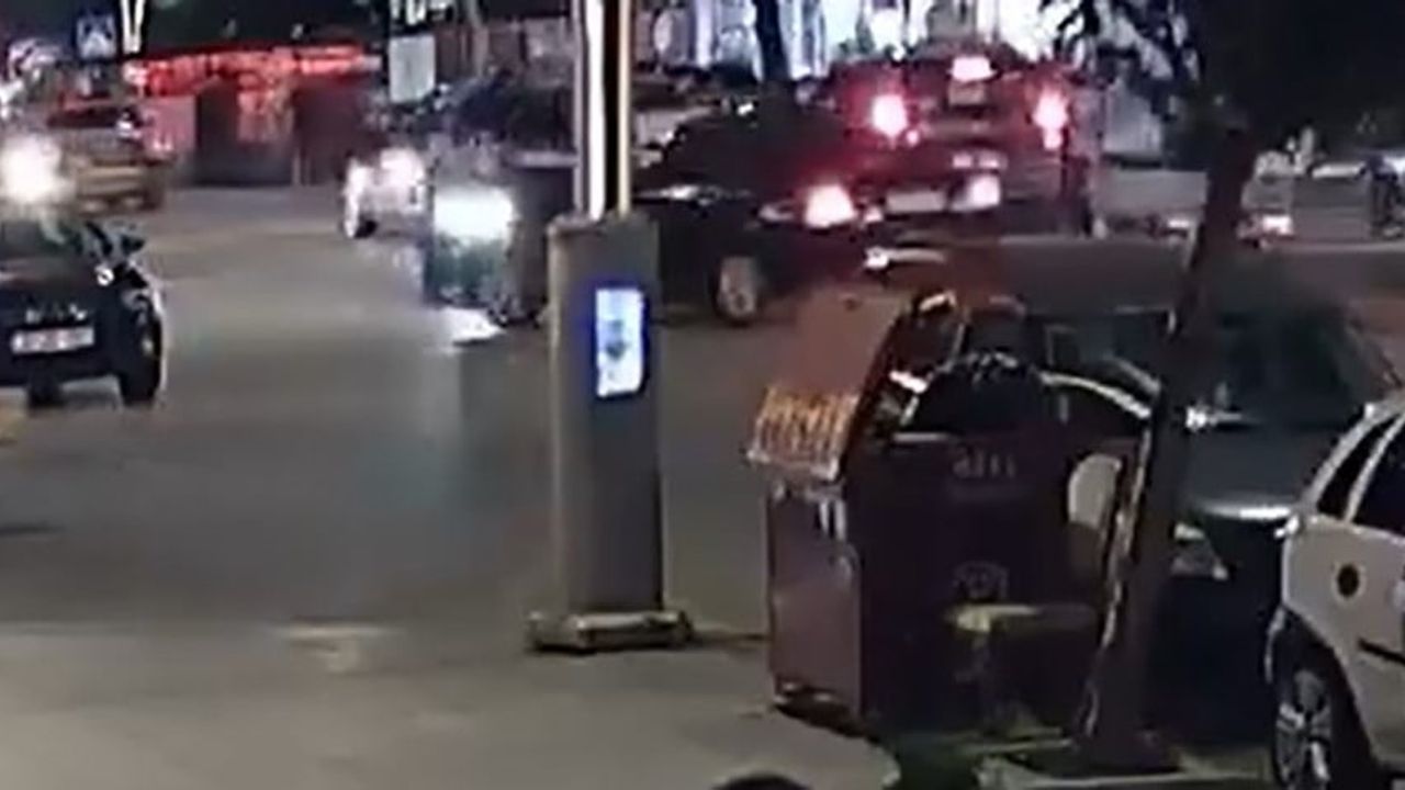 Tokat'ta kavşakta anlık karışıklık sonucu motosiklet yola savruldu