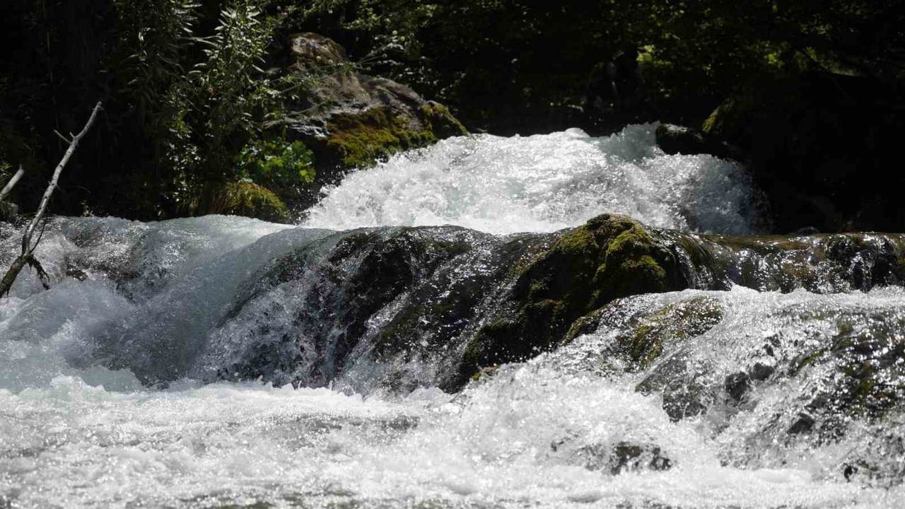 Tomara şelalesi Doğu Karadeniz'de yazın serin molası