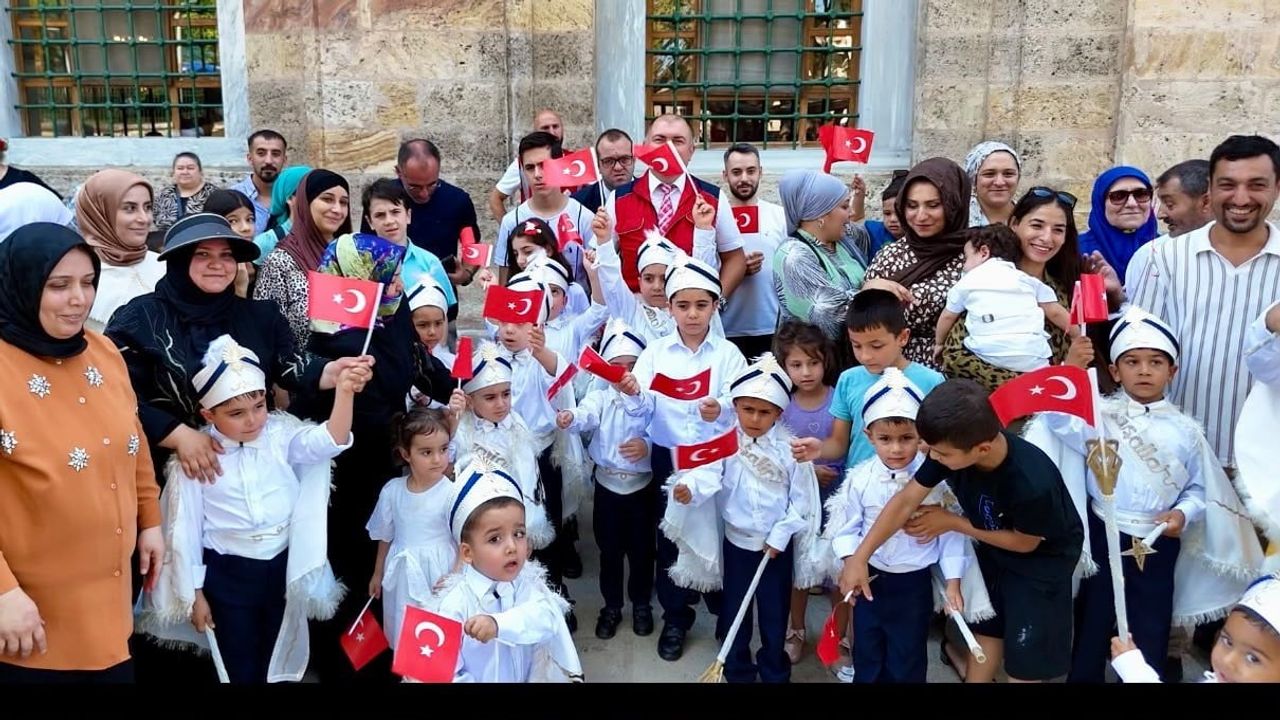 Tophane'de sultan ii. bayezid'in vakfiyesinden gelen sünnet geleneği