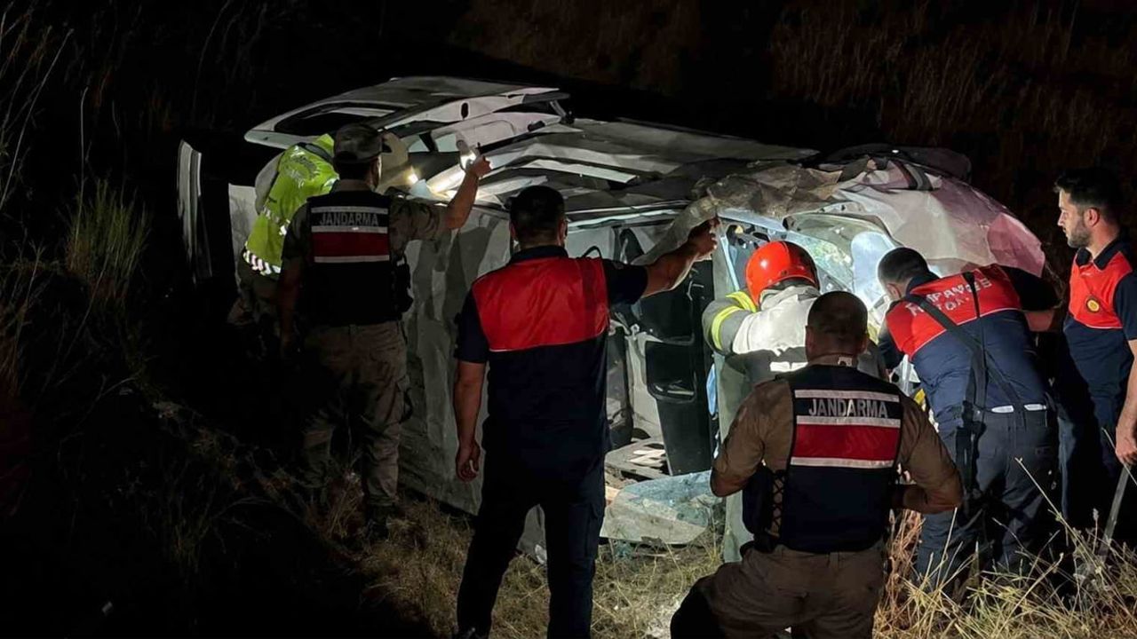 Tosunlu mevkiinde akşam dönüşü kazası: dört kişi yaralandı
