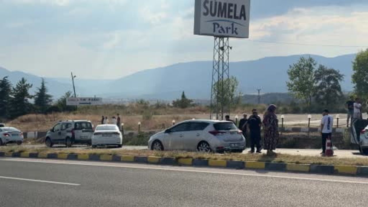 Tosya’da D100’te su kanalına devrilen araç: 2 hayatını kaybetti, 4 yaralı