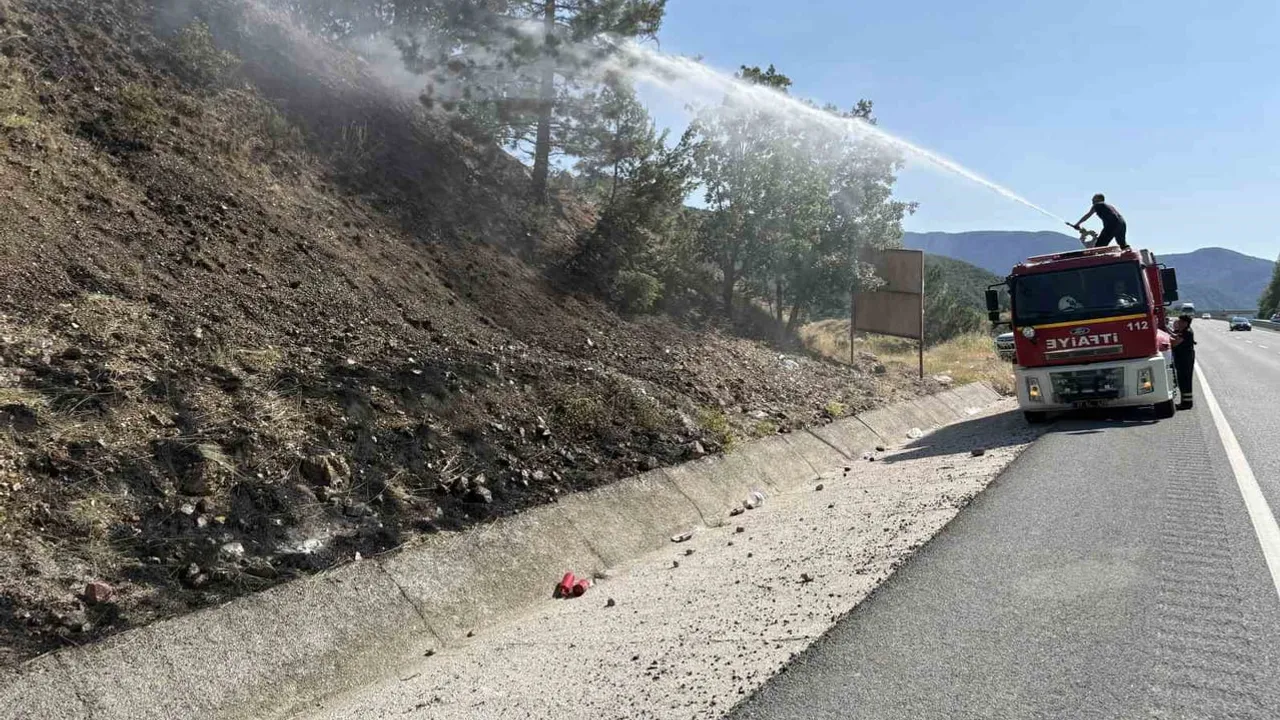 Tosya'da üç ayrı noktada çıkan örtü yangınları hızla kontrol altına alındı