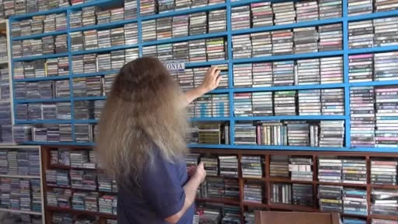 Tozlu raflarda bekleyen müzik mirası: Samsun'da kaset, cd ve plak koleksiyonu