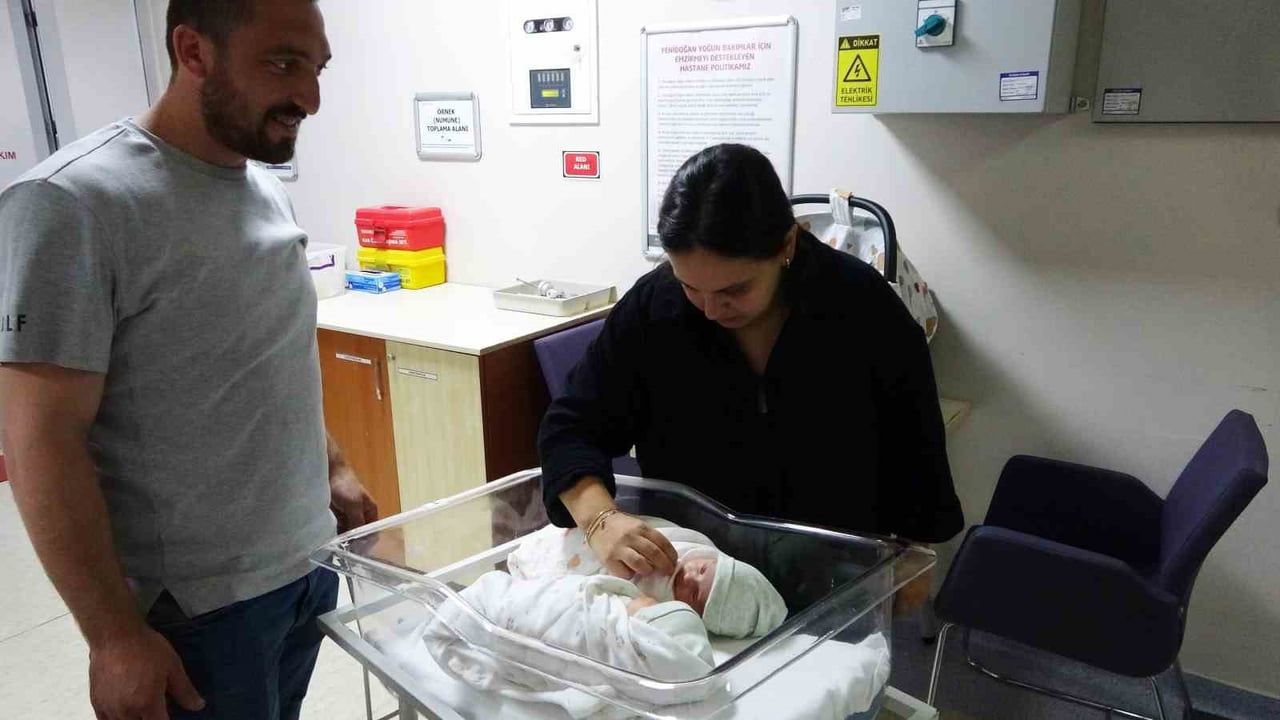 Trabzon'da nadir çift rahimli gebelik: Nil ve Ada yoğun bakımdan sağlıklı taburcu oldu