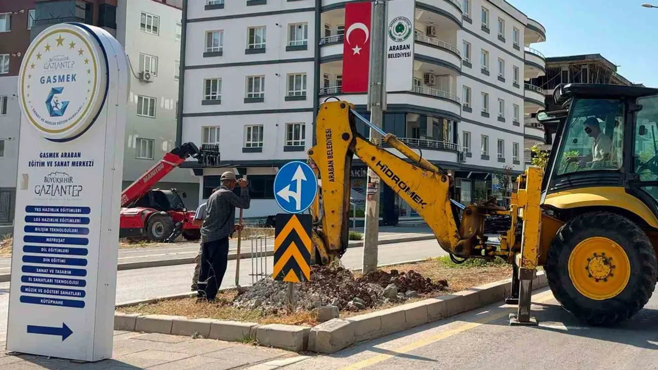 Trafik güvenliği için Babuşoğlu caddesinde ışıklandırma çalışması