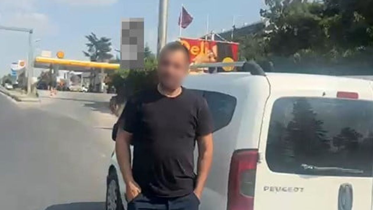 Trafikte yükselen öfke: çevreyolda iki sürücünün kavgası cepte kayda geçti