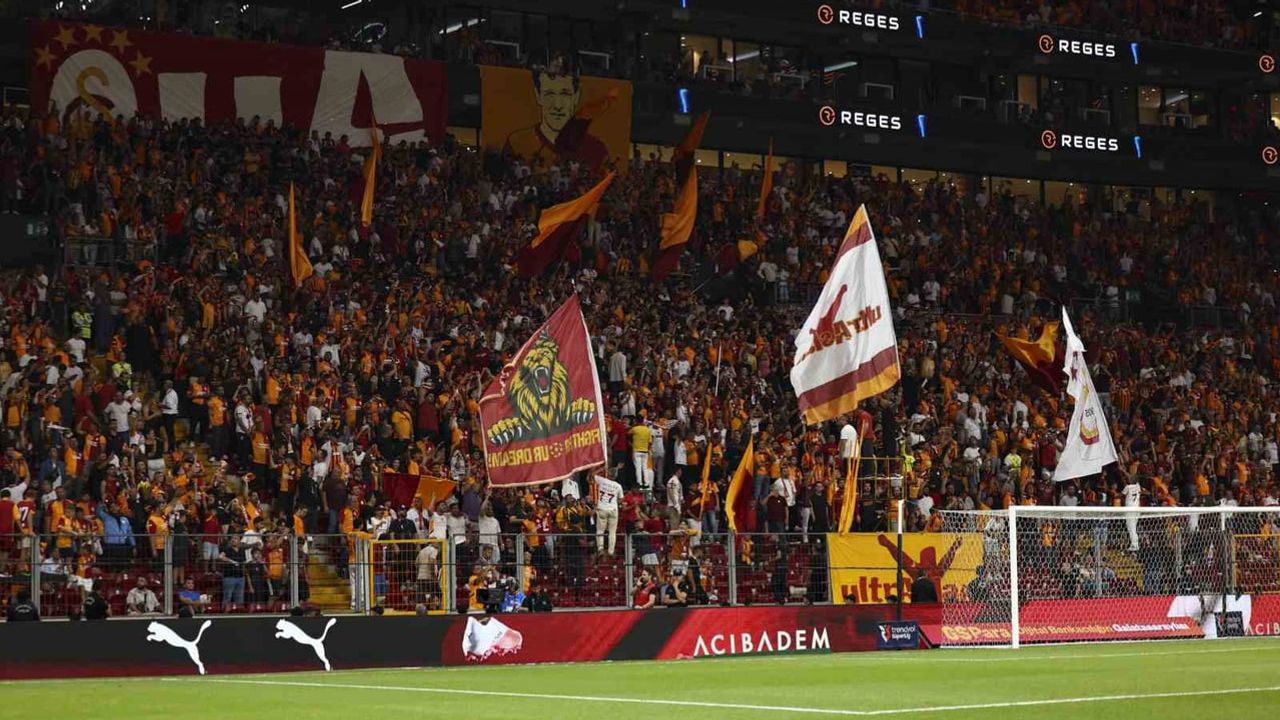 Tribünlerden Rams Park'ta yönetim istifa çağrısı