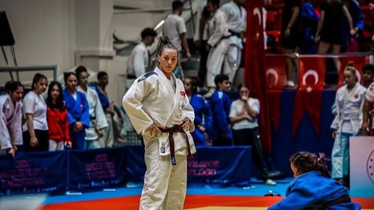 Tuana Kambur uluslararası turnuvada gümüş madalya kazandı