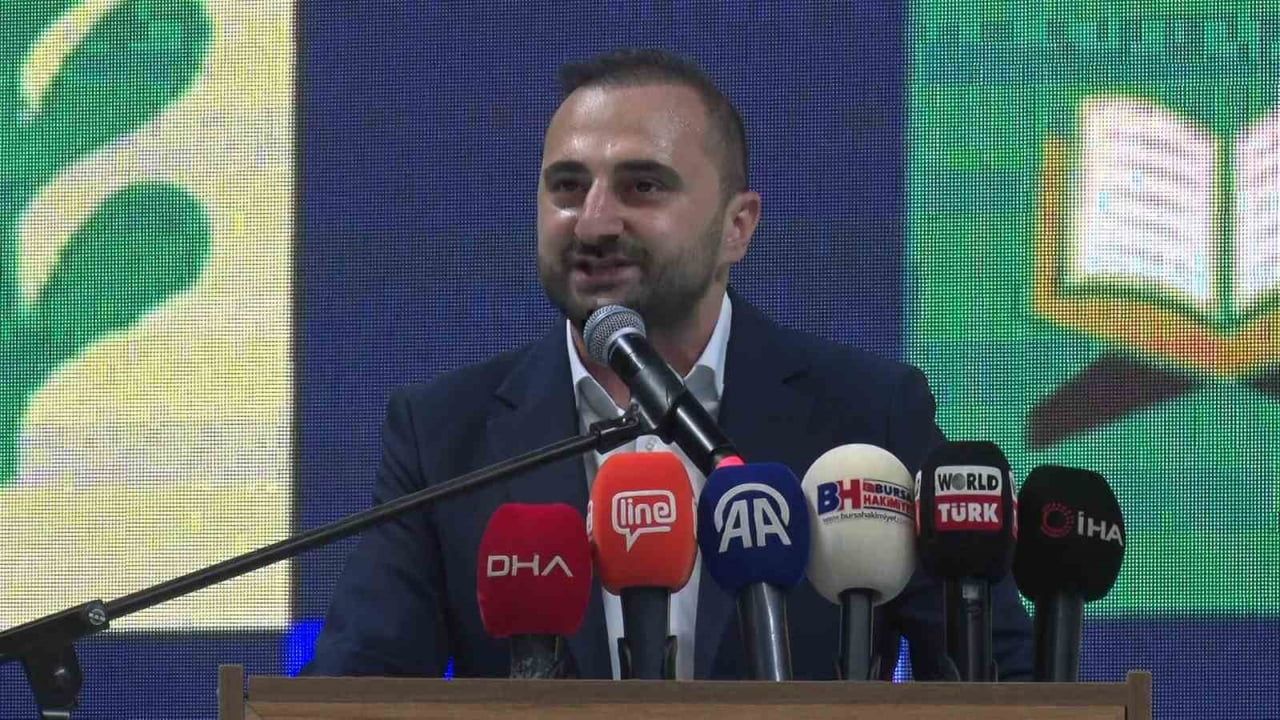 TÜGVA Bursa yaz okulunu tamamladı: binlerce genç törenle veda etti