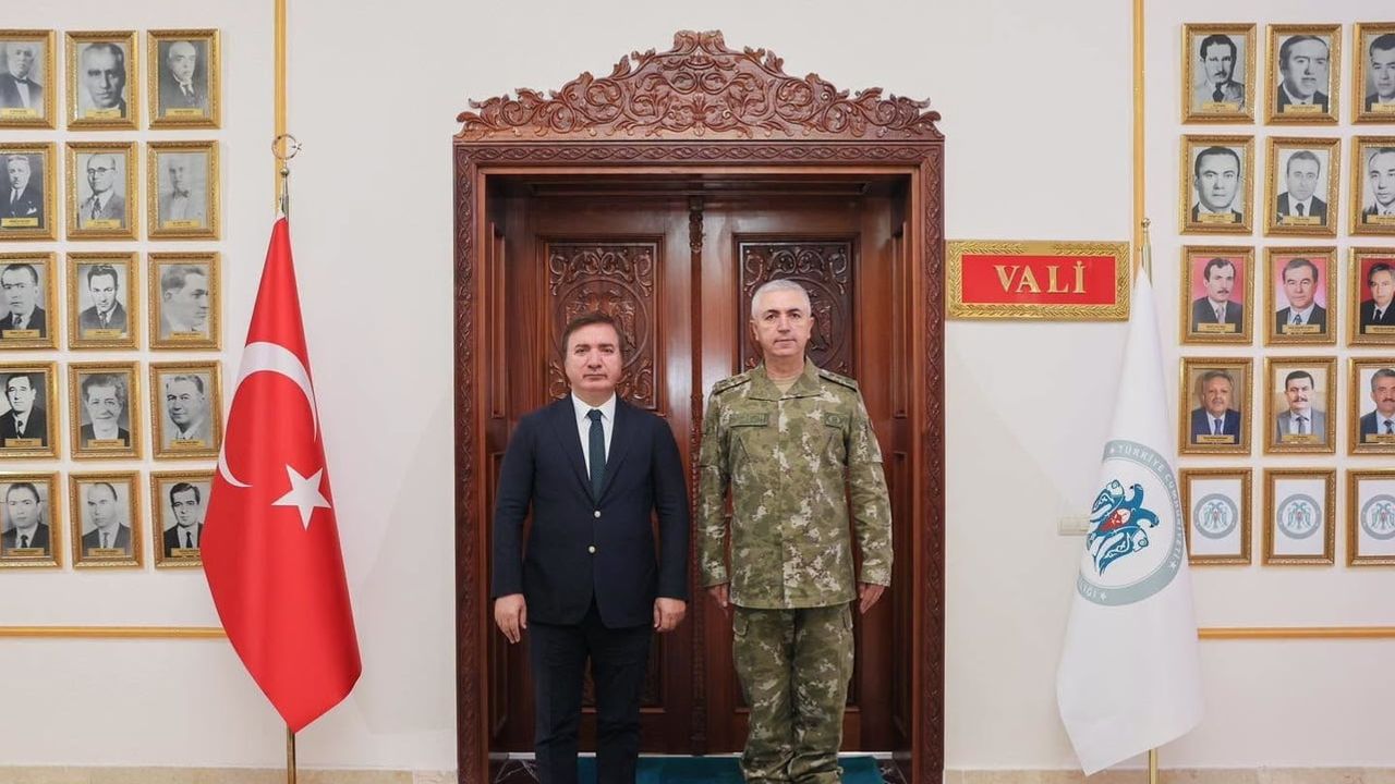 Tümgeneral Aktaş'tan Erzincan valisine nezaket ziyareti